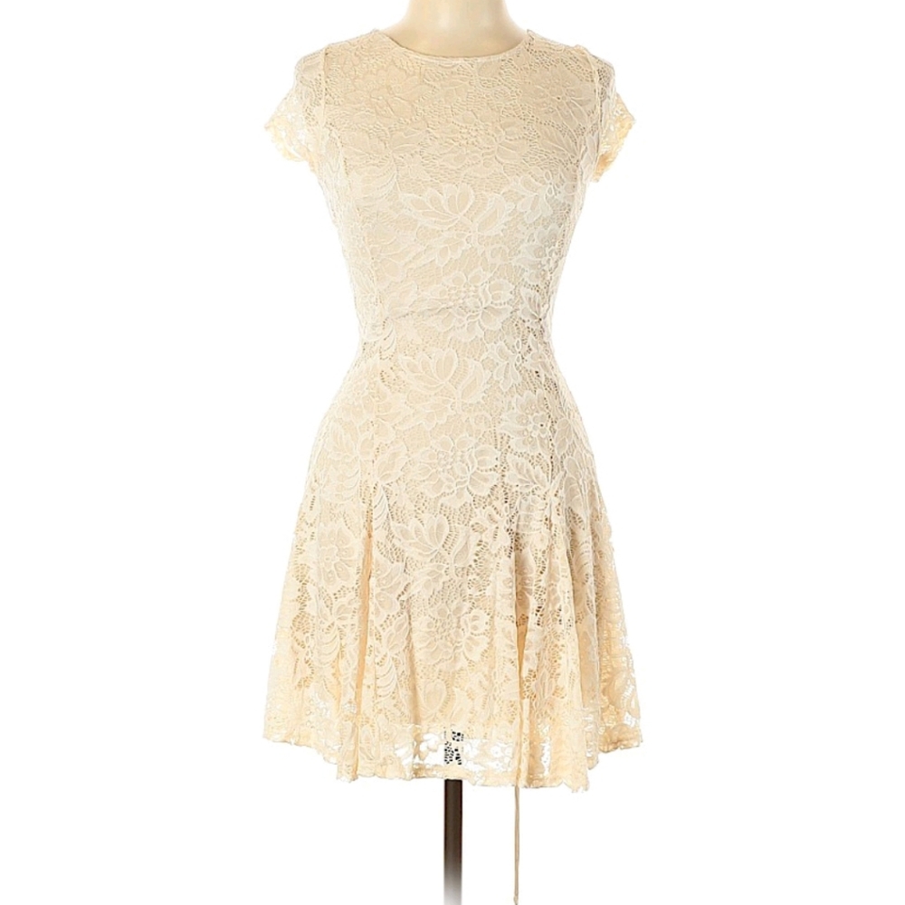 Olive Tree M Ivory Lace Scoop Back Dress